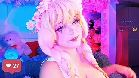 seraphine23 — Stripchat recorded stream image, 18.05.2025 16:20