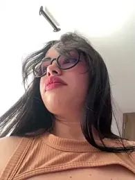 andra_rose — Stripchat recorded stream image, 18.05.2025 18:00